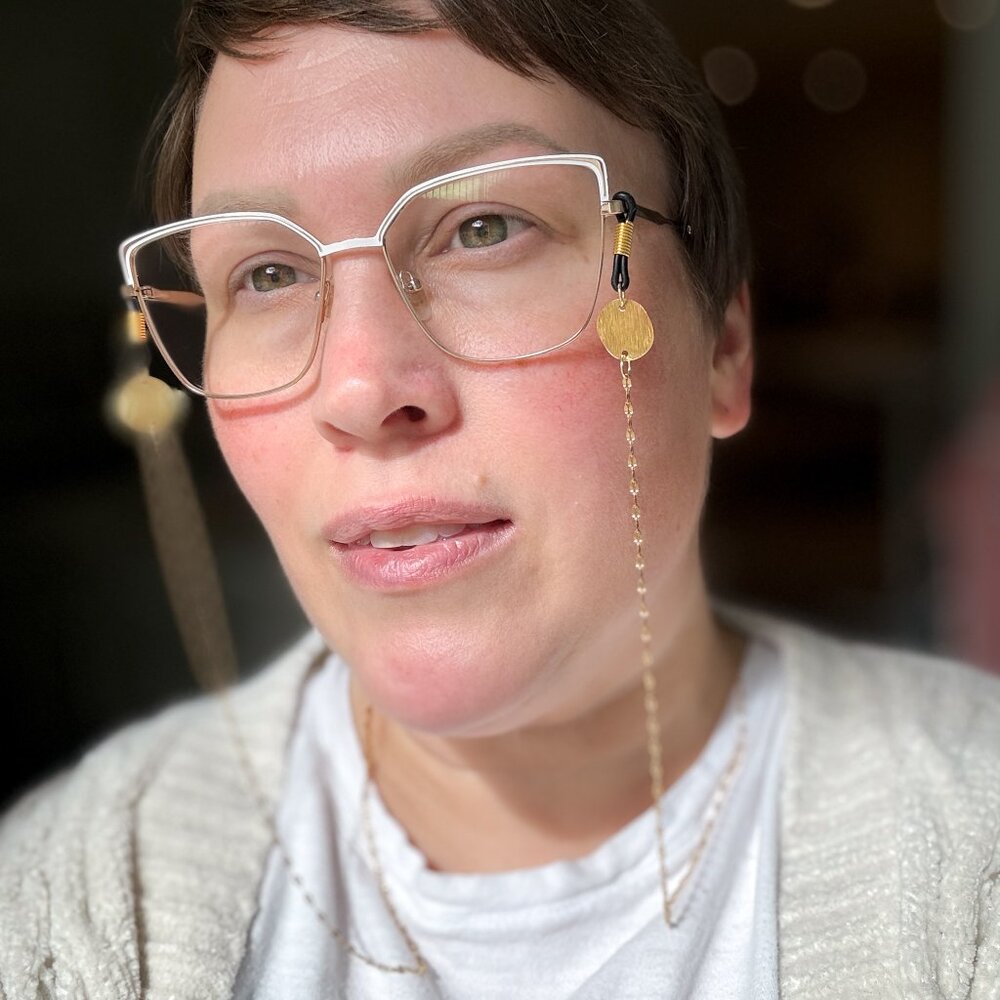 Gold Tone Minimalistic Eyeglass Chain - Picture 11 of 11